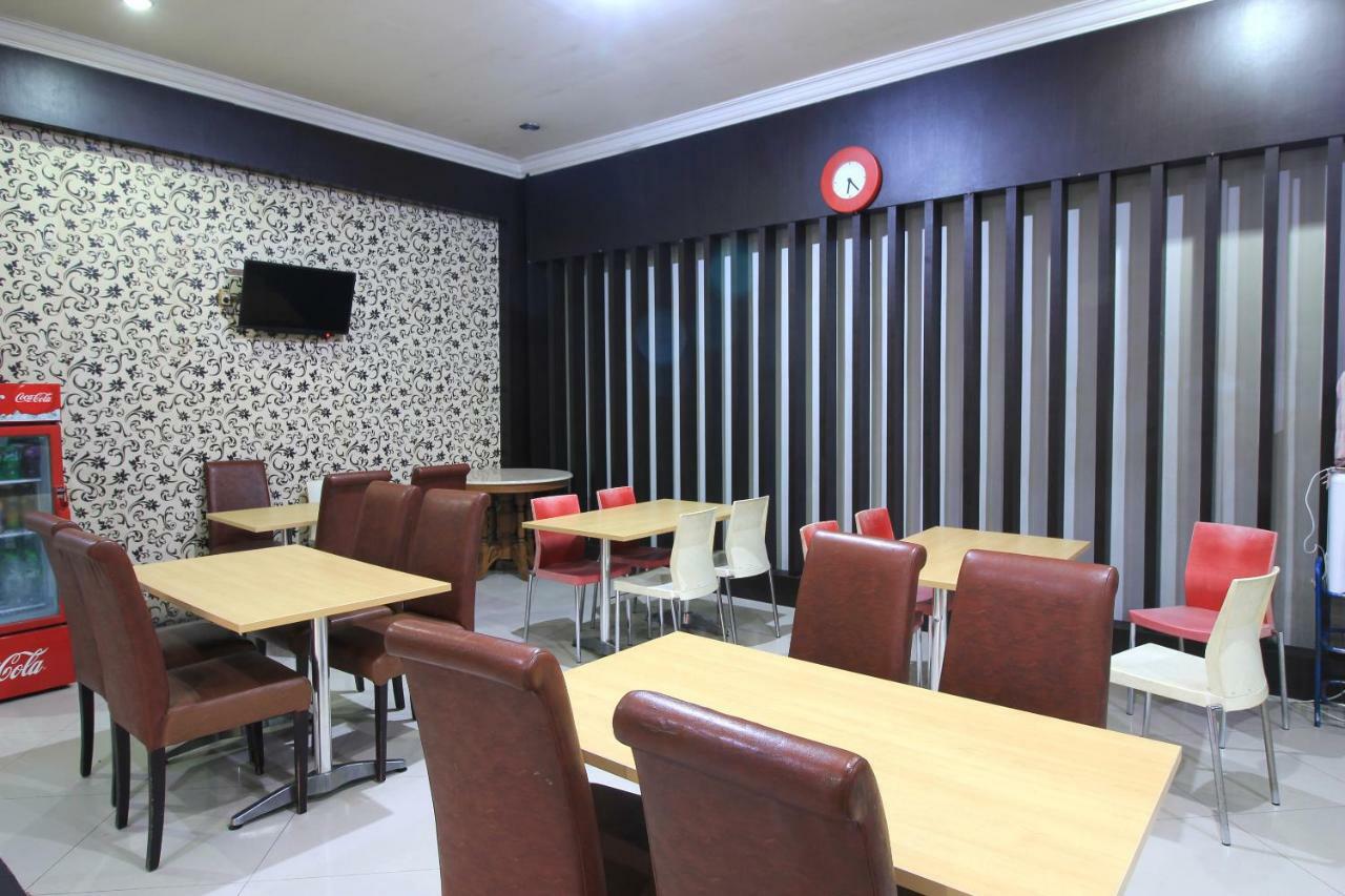 Oyo 717 Hotel Dharma Utama Syariah Pekanbaru Exterior photo