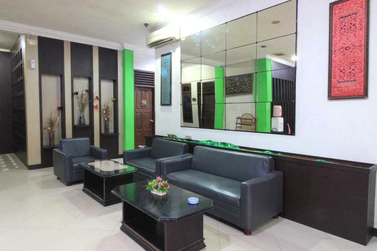 Oyo 717 Hotel Dharma Utama Syariah Pekanbaru Exterior photo