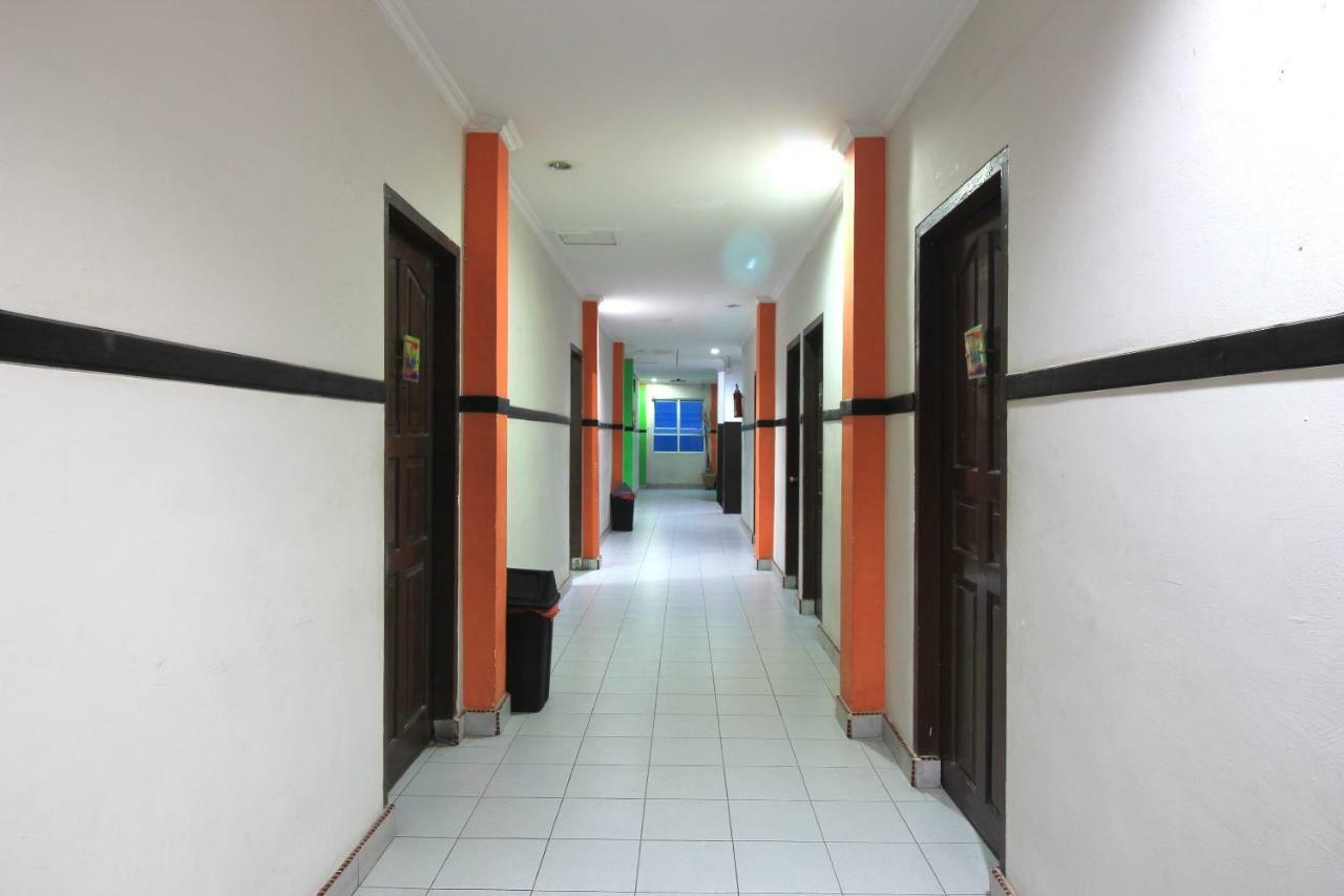 Oyo 717 Hotel Dharma Utama Syariah Pekanbaru Exterior photo