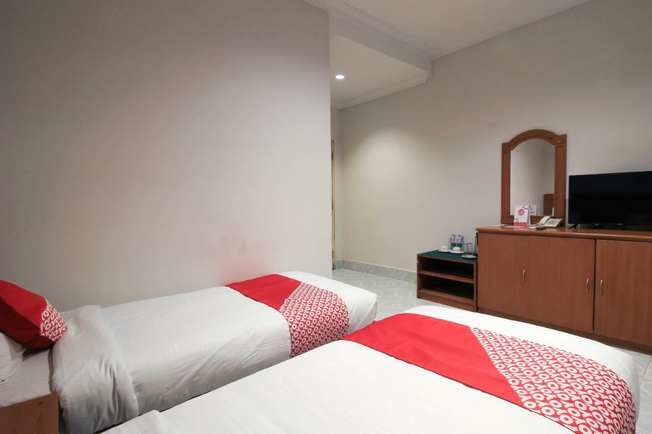 Oyo 717 Hotel Dharma Utama Syariah Pekanbaru Exterior photo