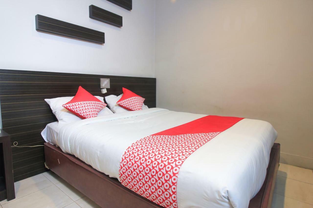 Oyo 717 Hotel Dharma Utama Syariah Pekanbaru Exterior photo