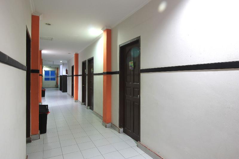Oyo 717 Hotel Dharma Utama Syariah Pekanbaru Exterior photo